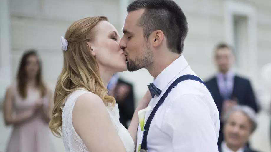 Виц за 13 април 2023: Влюбени евреи ще се женят