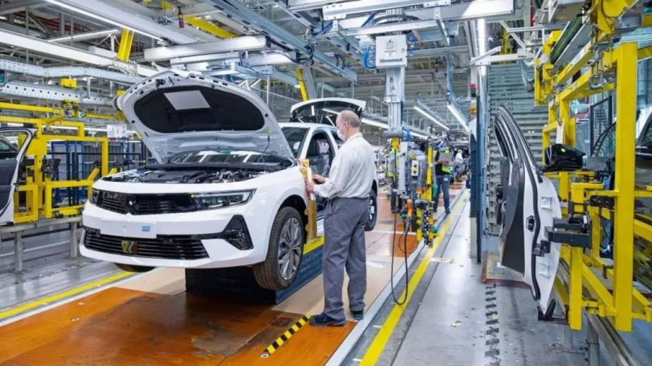 Stellantis: Двигателят с вътрешно горене ще се движи по пътищата до 2050 г.