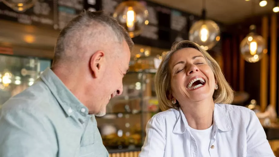 Вечерен виц: Луксозна лимузина закъсала