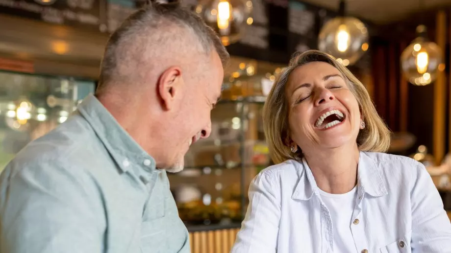 Вечерен виц: Баба подарила на дядото билет