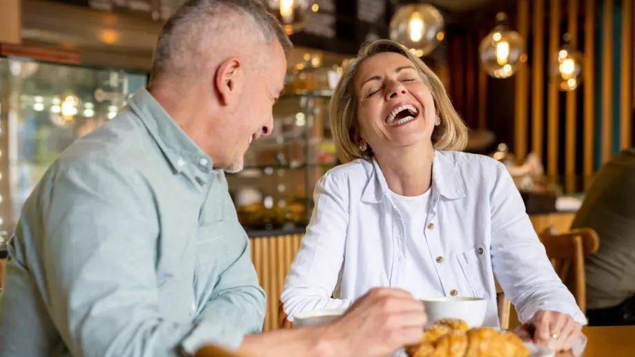 Най-смешен виц за деня: Младеж отива на щанд в супермаркета