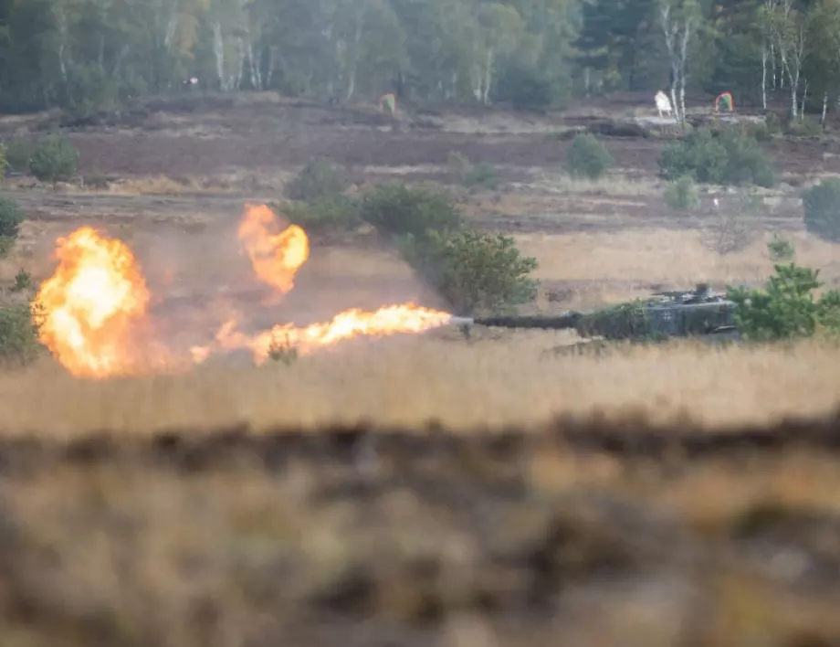 "Шпигел": Германия реши, праща танкове "Леопард" на Украйна