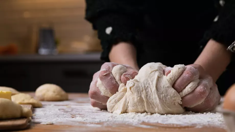 Тази смес ще накара тестото да бухне за минути