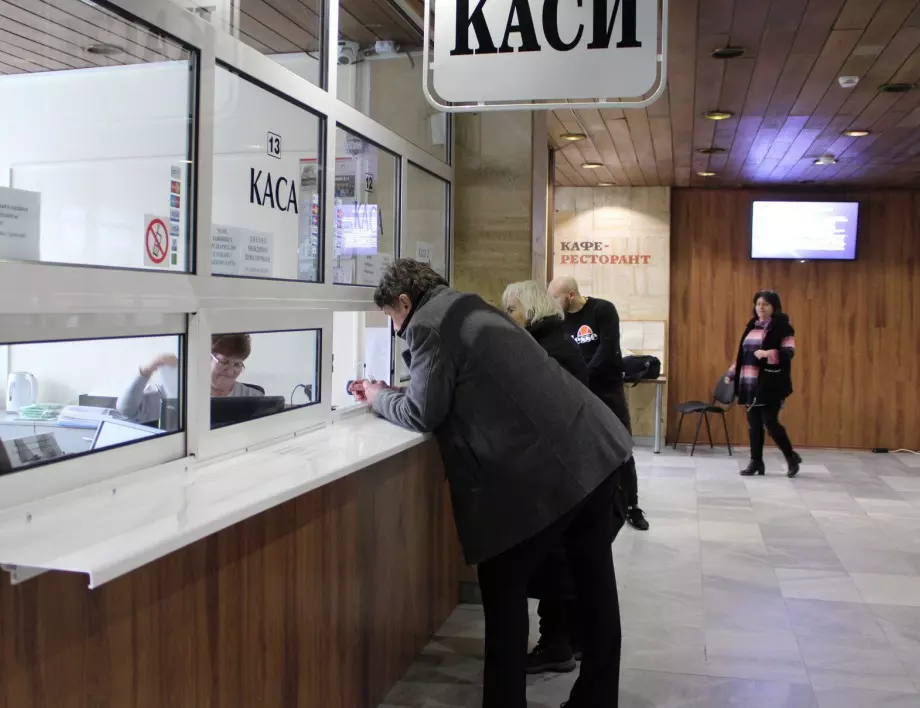 С плащане на данъците: Кметът на Самоков даде старт на данъчната кампания (СНИМКИ)
