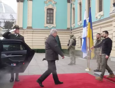 Необявено посещение: Президентът на Финландия пристигна в Киев 