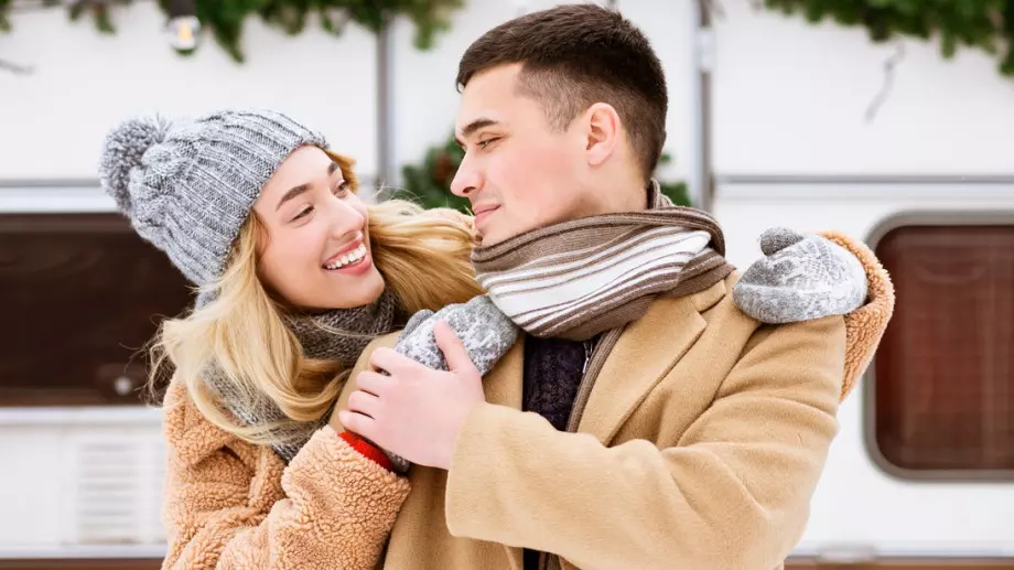 Тези 3 зодии ще започнат нова любовна връзка през януари 2024