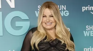 Дженифър Кулидж с награда за Жена на годината