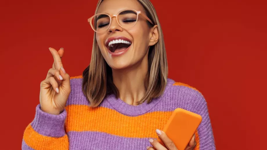 Грабни число от 1 до 12. Надникни какво КЪСМЕТЧЕ се крие зад него!