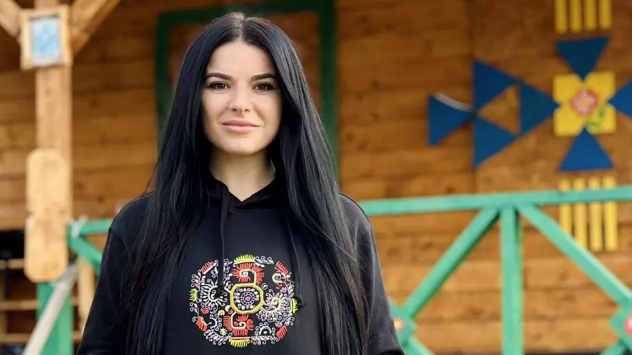 Известен музикант пристигна за клип на Лили от "Фермата" (СНИМКИ)