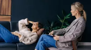 Женски виц за 9 август 2023: Омъжена жена отишла на психолог