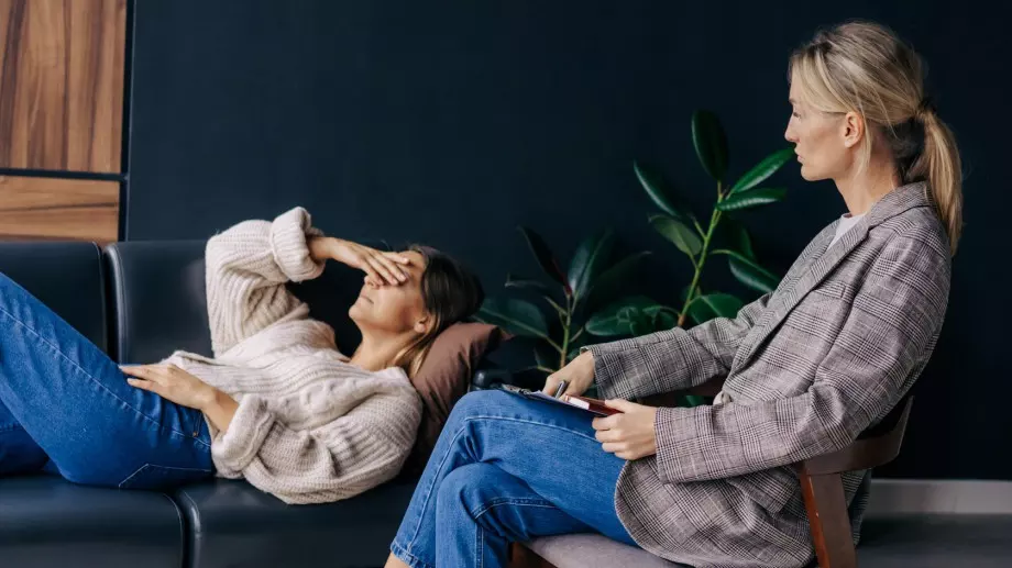 Женски виц за 9 август 2023: Омъжена жена отишла на психолог