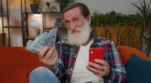 Виц на деня: Богат старец искал млада жена