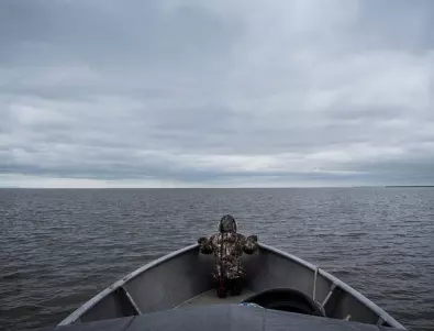 Историята на руснаците, преплували с лодка Берингово море, за да се спасят от мобилизация (СНИМКА)