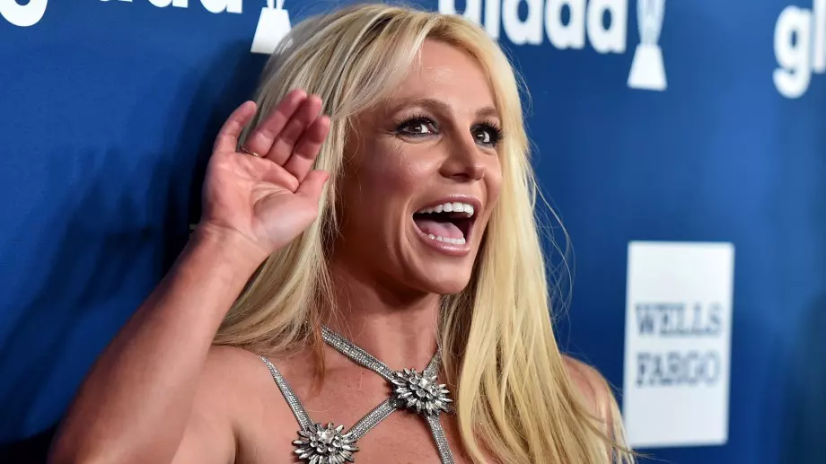 Бритни Спиърс скандализира със селфи на гърдите си (СНИМКА)