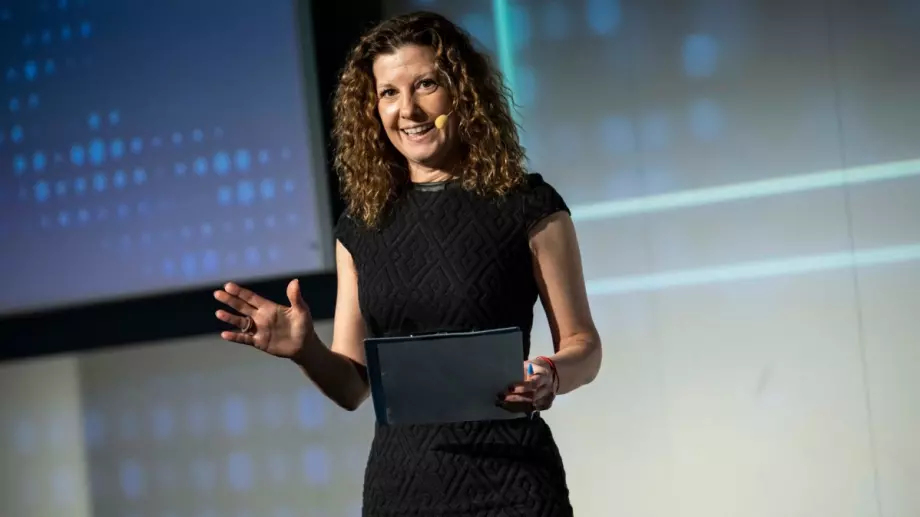 Миролюба Бенатова ще преподава на студенти