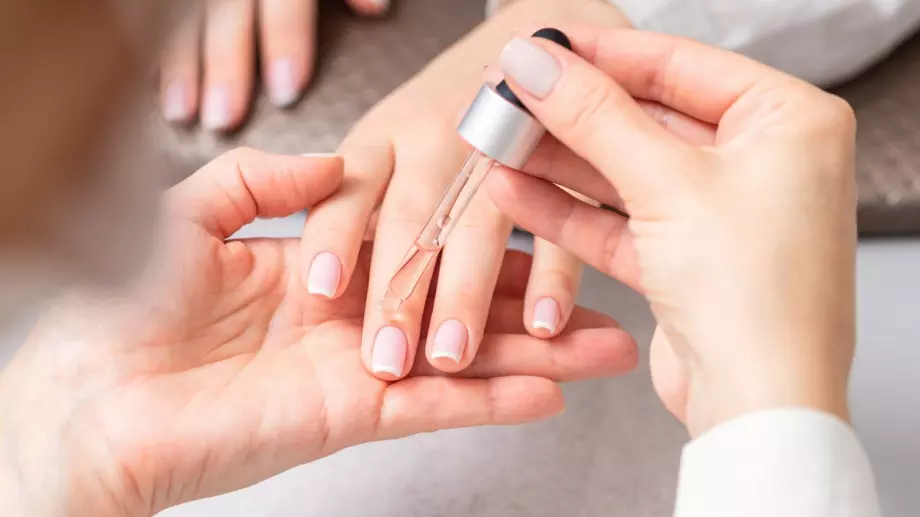 Забранете на маникюристката си да прави тези неща с ноктите ви