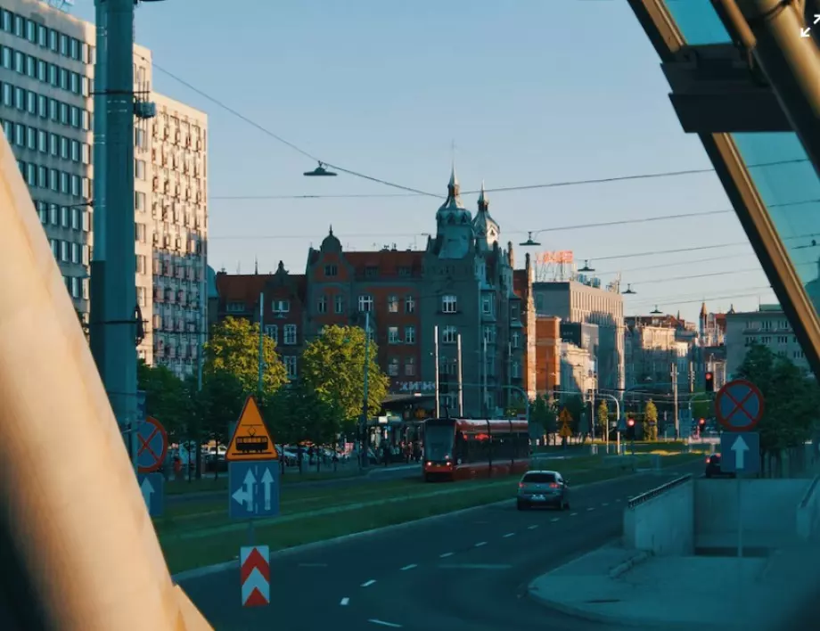 Взрив в полска енория - жена загина, а друга е в неизвестност (СНИМКИ)