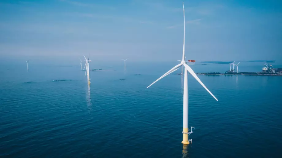 Първата плаваща вятърна турбина в Черно море ще бъде на българска територия