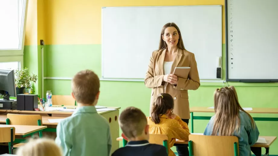 Виц на деня: Иванчо, учителката и въображението