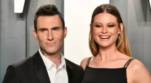 Адам Лавин и Беати Принслу станаха родители за трети път