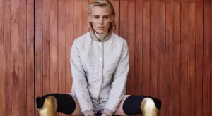 Лорън Васър: “Момичето със златните крака”, което покори модния бранш