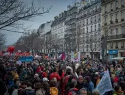 Журналист: Париж гори, блокират се пътища