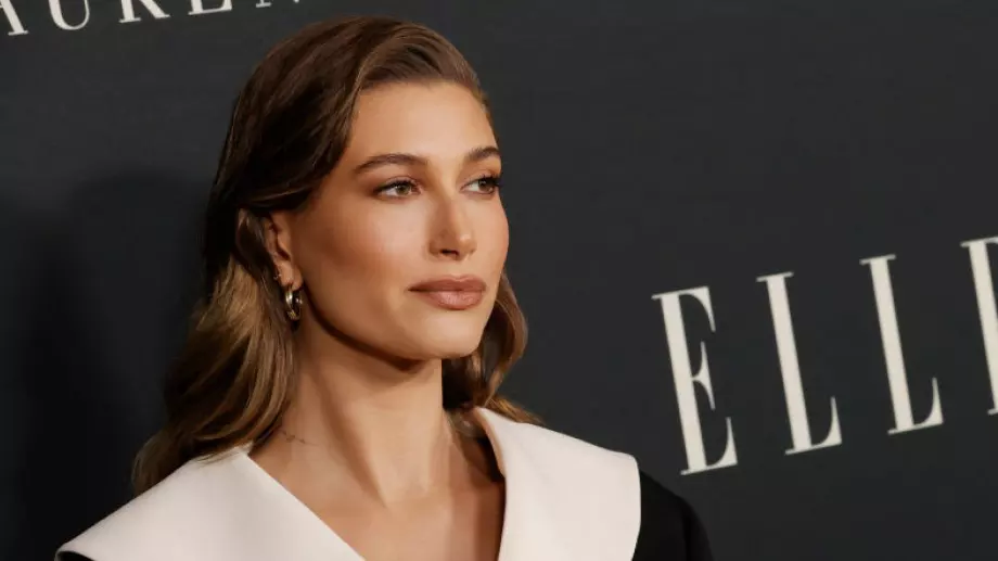 Хейли Бийбър в предизвикателна фотосесия за Vogue (СНИМКИ) 