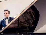 Симеон Гошев пристига с роял "Бьозендорфер" за концерта си в неделя