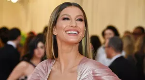 Жизел Бюндхен е неотразима на първата си корица след развода (СНИМКИ)