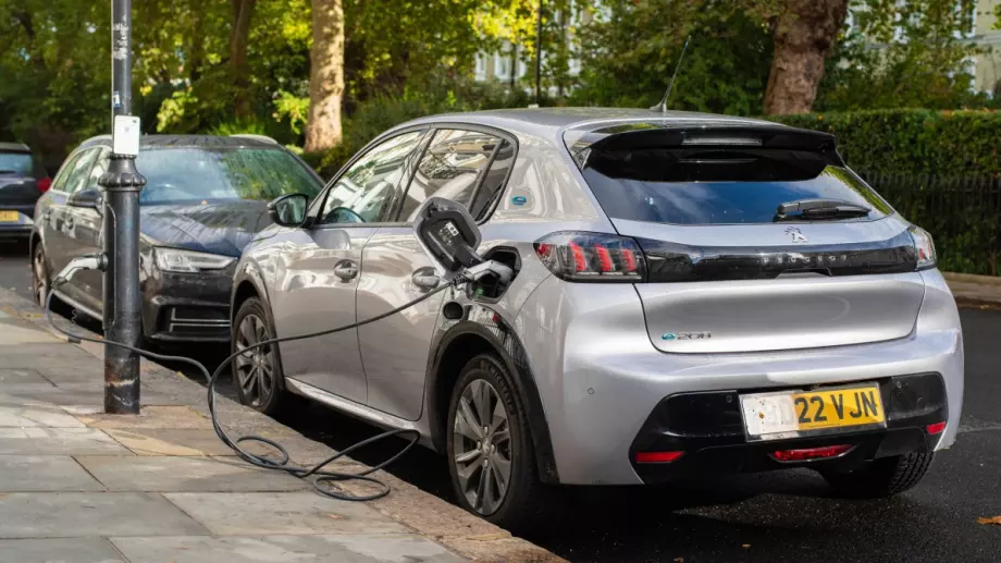 На Острова регистрираха едномилионния електромобил на фона на големя спад в продажбите