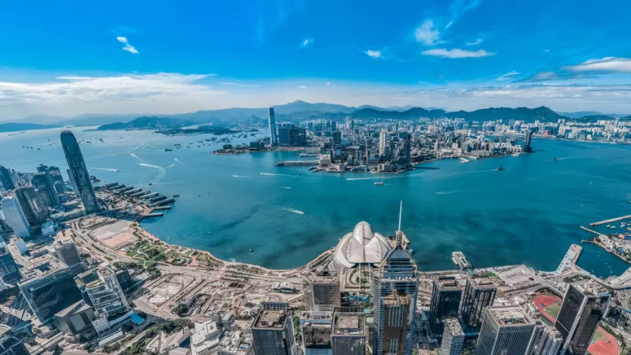 Безплатни самолетни билети до голям мегаполис!