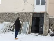 Напредва ремонтът на общежитието на Спортното училище в Самоков (СНИМКИ)