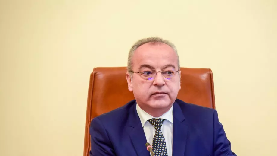 Правителството налага временна забрана за внос на украински храни 