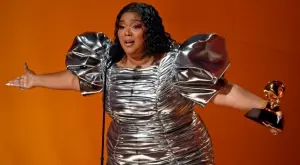 Певицата Лизо с нови обвинения от екипа си