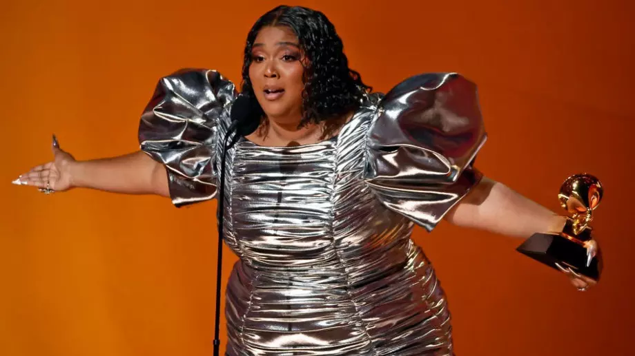 Певицата Лизо с нови обвинения от екипа си