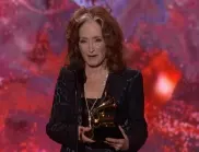 Бони Райт печели "Грами" за песен на годината с "Just Like That" (ВИДЕО)