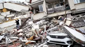 След мощния трус: Взривен газопровод, градове в руини и цели провинции без ток в Турция (СНИМКИ и ВИДЕО)