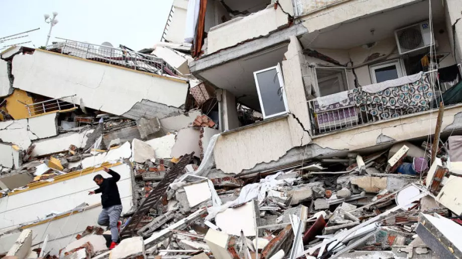 Оценка на ЕБВР: Земетресението ще заличи един процент от БВП на Турция 