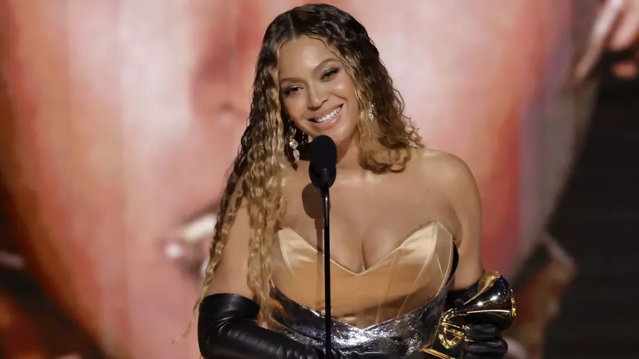 Бионсе сътвори история на наградите "Грами" (СНИМКИ + ВИДЕО)