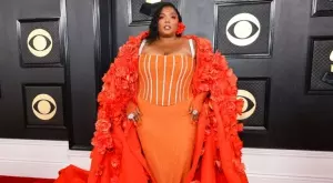 Обвиниха певицата Лизо в тормоз на работното място