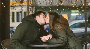 Какъв е "стилът на целуване" на различните зодии