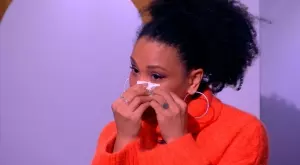 Водещата Карин Околие се разплака в ефир, ето защо