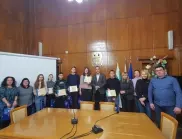 Кметът на Бургас награди ученици за проект, отличен от БАН