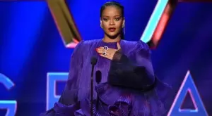 Бременната Риана с първа семейна фотосесия (СНИМКИ) 