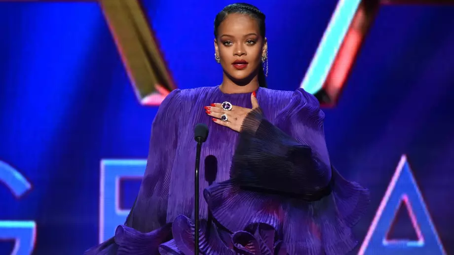 Бременната Риана с първа семейна фотосесия (СНИМКИ) 