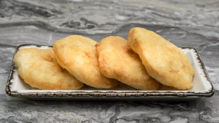 Най-вкусните бабини мекици: Оригинална рецепта