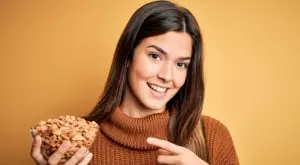 Яденето на фъстъци сутрин прави чудеса с тялото, ето какви