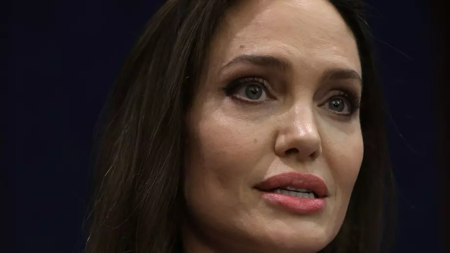 Анджелина Джоли: Сърцето ми е с хората в Сирия и Турция (ВИДЕО)