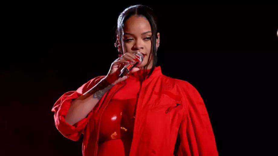 Бащата на Риана не е знаел за бременността, иска внучка