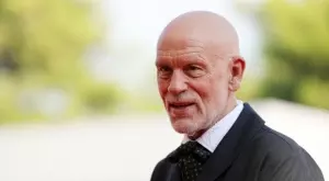 Джон Малкович в София: Когато се вдигне завесата, се раздавам максимално